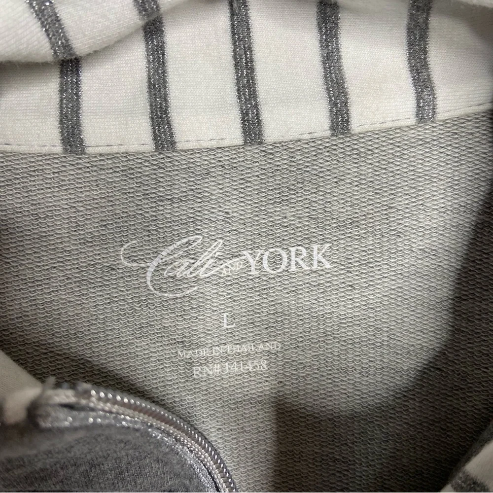 Cali and York Elegant Gray Sleeveless Hoodie with Zip-Up Front Large